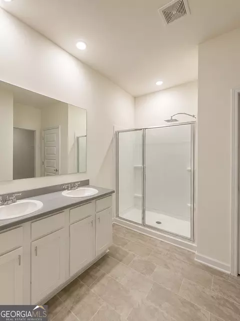 Bath - 236 Sullivan St, Hampton, GA 30228 photo 1 of 2
