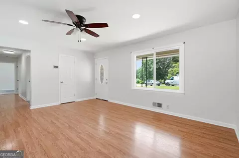 Living - 110 Point View Ct, Tyrone, GA 30290 photo 4 of 9