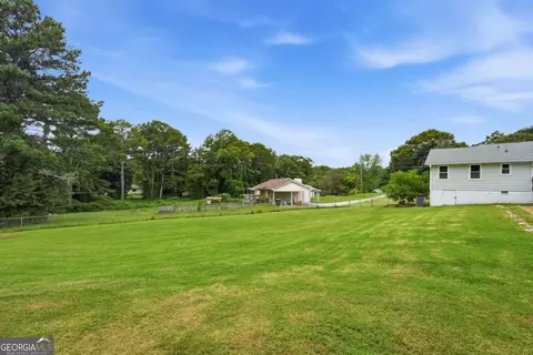 Exterior - 110 Point View Ct, Tyrone, GA 30290 photo 13 of 14