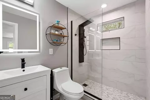 Bath - 110 Point View Ct, Tyrone, GA 30290 photo 1 of 6