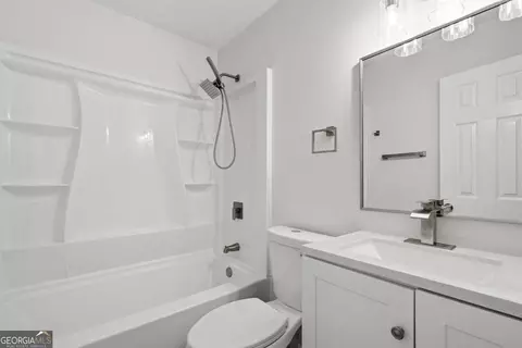 Bath - 110 Point View Ct, Tyrone, GA 30290 photo 4 of 6