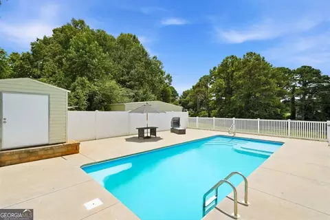 Exterior - 110 Point View Ct, Tyrone, GA 30290 photo 9 of 14