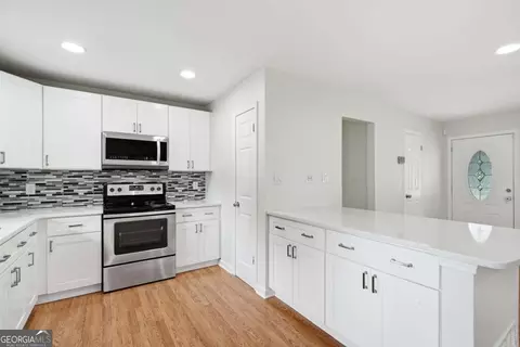 Kitchen - 110 Point View Ct, Tyrone, GA 30290 photo 1 of 3