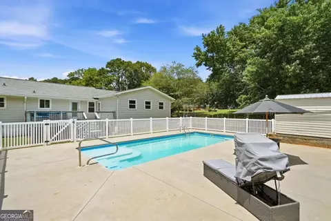 Exterior - 110 Point View Ct, Tyrone, GA 30290 photo 8 of 14