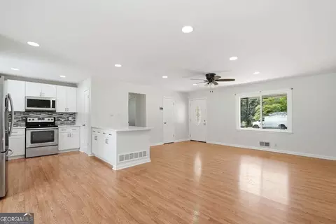 Living - 110 Point View Ct, Tyrone, GA 30290 photo 5 of 9