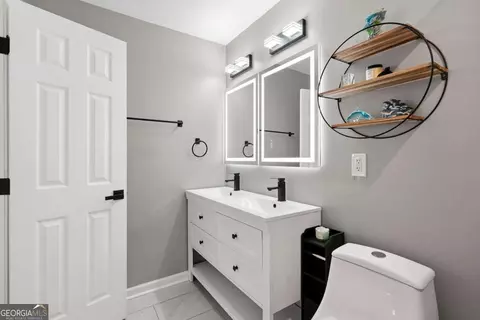 Bath - 110 Point View Ct, Tyrone, GA 30290 photo 2 of 6