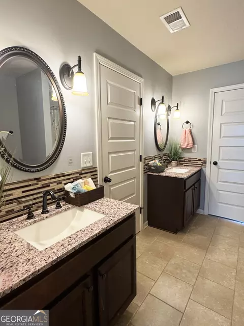 Bath - 1869 Schofield Dr, Hampton, GA 30228 photo 10 of 13