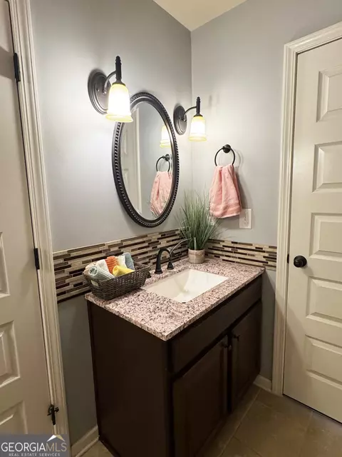 Bath - 1869 Schofield Dr, Hampton, GA 30228 photo 12 of 13