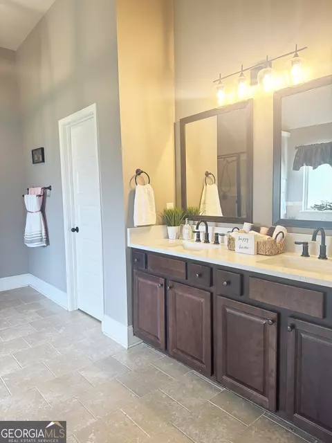Bath - 1869 Schofield Dr, Hampton, GA 30228 photo 5 of 13