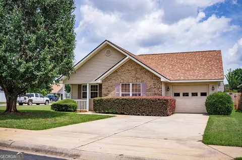 204 Deerfield Cir, Warner Robins, GA 31088