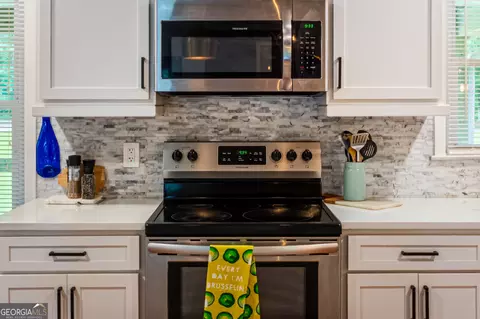 Kitchen - 246 Deep Step Rd, Covington, GA 30014 photo 4 of 6