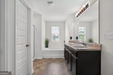 Entry Way - 40 Abbey Ct, Covington, GA 30016 photo 2 of 4