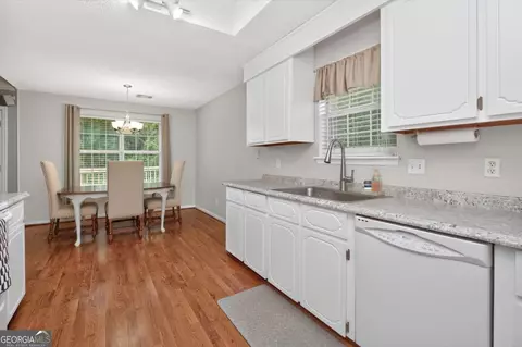 Kitchen - 214 Forest Mill Dr, Warner Robins, GA 31088 photo 6 of 7
