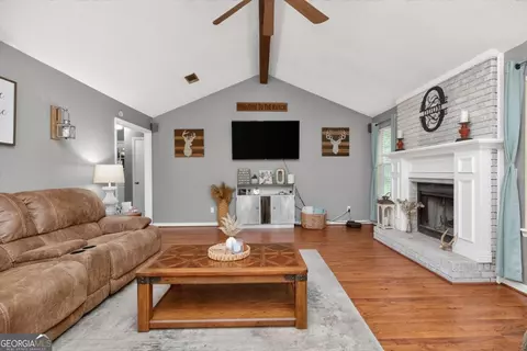 Living - 214 Forest Mill Dr, Warner Robins, GA 31088 photo 1 of 2