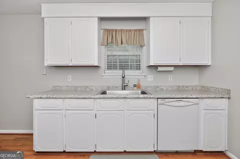 Kitchen - 214 Forest Mill Dr, Warner Robins, GA 31088 photo 7 of 7