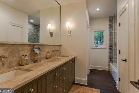 Bath - 1723 E Wildcat Rd, Clarkesville, GA 30523 photo 6 of 7
