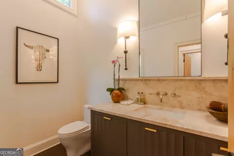Bath - 1723 E Wildcat Rd, Clarkesville, GA 30523 photo 5 of 7