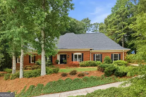 1040 Finnsbury Dr, Roswell, GA 30075