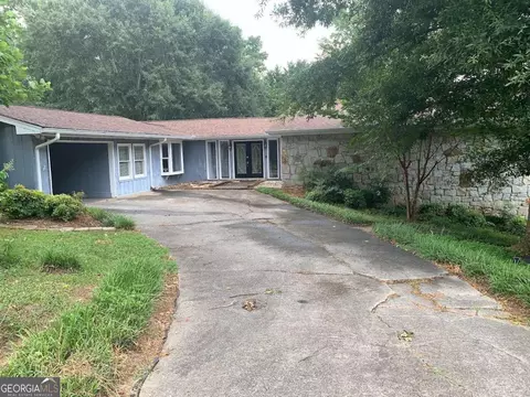 402 Emily Dr SW, Lilburn, GA 30047