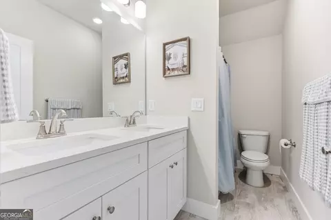 Bath - 6878 S Bluff Ct, Gainesville, GA 30506 photo 5 of 6