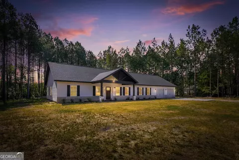 7299 Manningtown Rd, Jesup, GA 31546