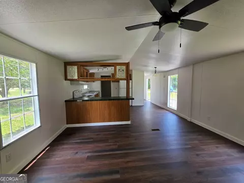 Living - 3889 Jacobs Dr, Blackshear, GA 31516 photo 1 of 1