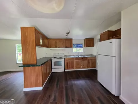 Kitchen - 3889 Jacobs Dr, Blackshear, GA 31516 photo 2 of 2