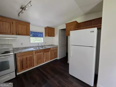 Kitchen - 3889 Jacobs Dr, Blackshear, GA 31516 photo 1 of 2