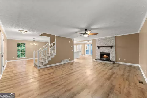 Living - 1961 Cedar Bluff Rd, Monroe, GA 30656 photo 3 of 6