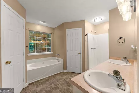 Bath - 1961 Cedar Bluff Rd, Monroe, GA 30656 photo 1 of 3