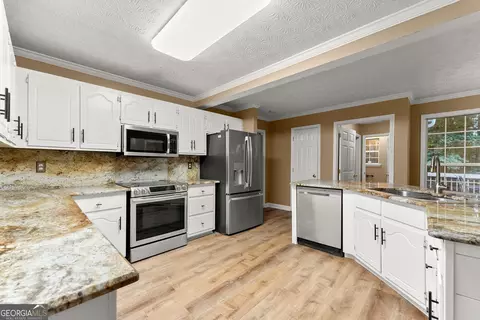 Kitchen - 1961 Cedar Bluff Rd, Monroe, GA 30656 photo 1 of 5