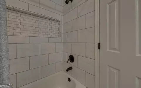 Bath - 538 Cawthon Rd, Toccoa, GA 30577 photo 2 of 2