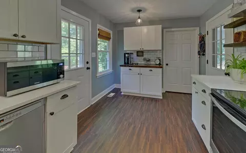 Kitchen - 538 Cawthon Rd, Toccoa, GA 30577 photo 6 of 7