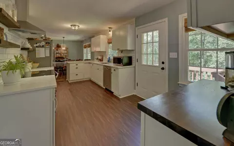 Kitchen - 538 Cawthon Rd, Toccoa, GA 30577 photo 4 of 7