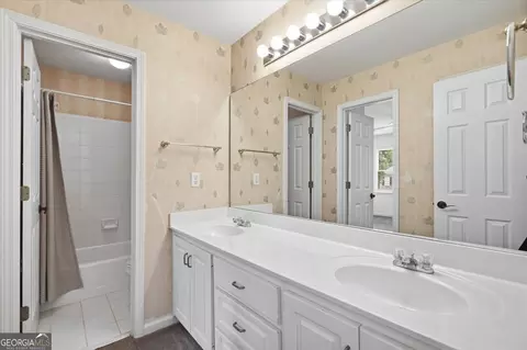 Bath - 4202 Lansmoore Xing, Suwanee, GA 30024 photo 1 of 4