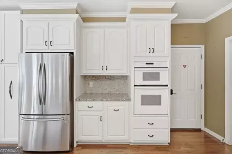 Kitchen - 4202 Lansmoore Xing, Suwanee, GA 30024 photo 2 of 5