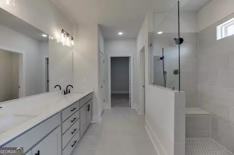 Bath - 1803 Piney Bend Dr, Buford, GA 30518 photo 3 of 4