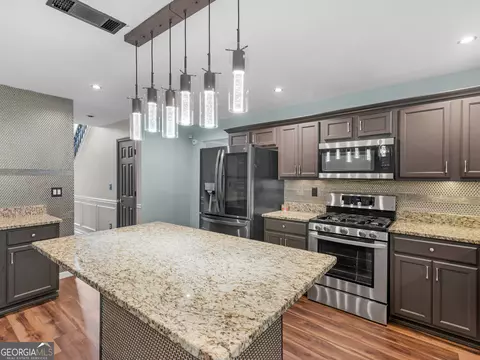 Kitchen - 424 Browning Field Way, Hampton, GA 30228 photo 4 of 6