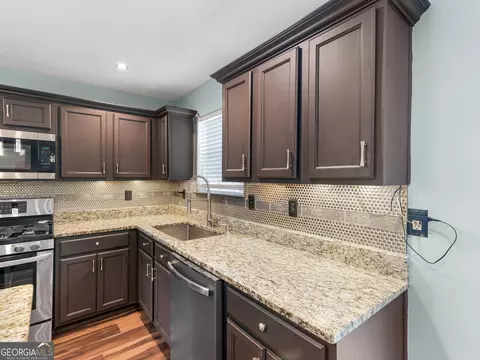 Kitchen - 424 Browning Field Way, Hampton, GA 30228 photo 3 of 6