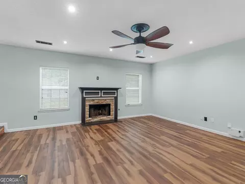 Living - 424 Browning Field Way, Hampton, GA 30228 photo 7 of 12