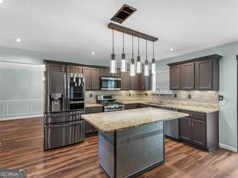 Kitchen - 424 Browning Field Way, Hampton, GA 30228 photo 2 of 6