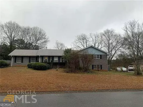 8806 Twin Oaks Dr, Jonesboro, GA 30236