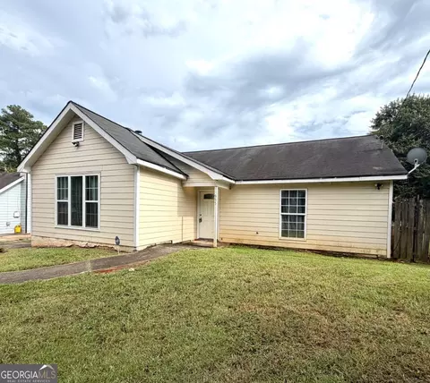 955 Pinecrest Dr, Forest Park, GA 30297