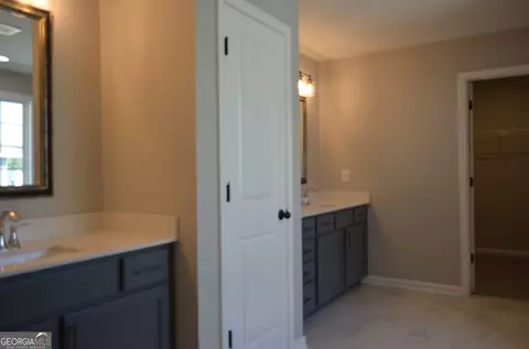 Bath - 4351 Cornwall Dr, Forsyth, GA 31029 photo 2 of 3