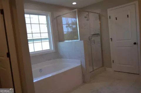 Bath - 4351 Cornwall Dr, Forsyth, GA 31029 photo 1 of 3