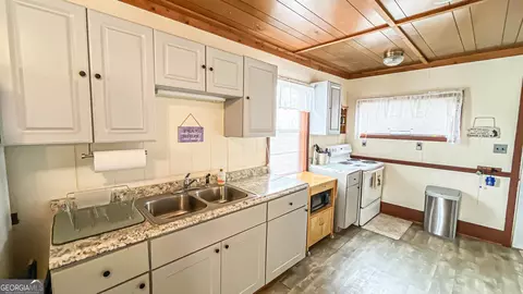 Kitchen - 242 Katy Lake Rd, Jackson, GA 30233 photo 10 of 15