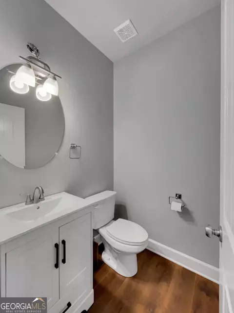Bath - 1672 Carriage Ct, Monroe, GA 30656 photo 1 of 5