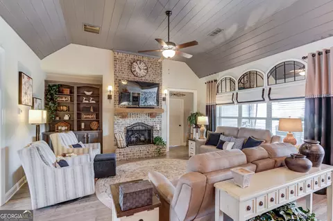 Living - 629 Fleeting Ct, Monroe, GA 30655 photo 1 of 3