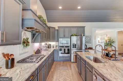 Kitchen - 629 Fleeting Ct, Monroe, GA 30655 photo 4 of 4