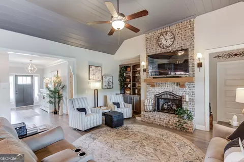 Living - 629 Fleeting Ct, Monroe, GA 30655 photo 3 of 3